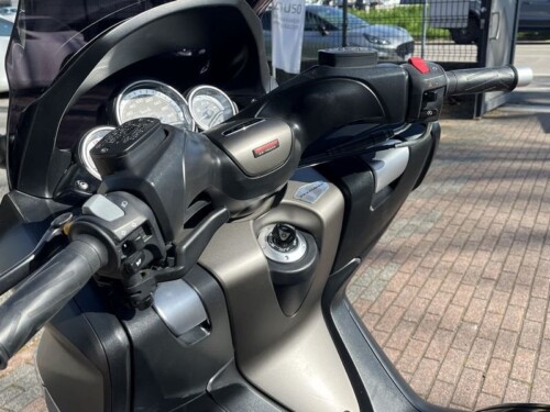 Yamaha T Max - immagine 11