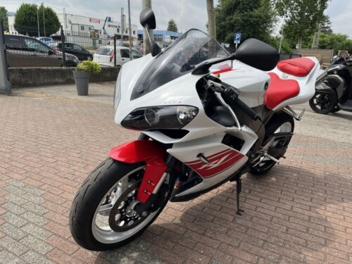 Yamaha YZF R1 - immagine 12