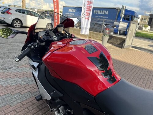 Yamaha YZF R1 - immagine 13
