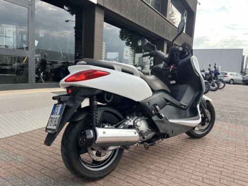 Yamaha X-Max 250 - immagine 3