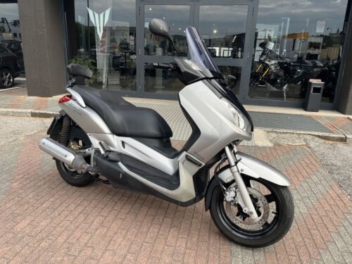 Yamaha X-Max 250 - immagine 3