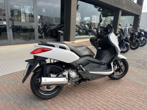 Yamaha X-Max 250 - immagine 4