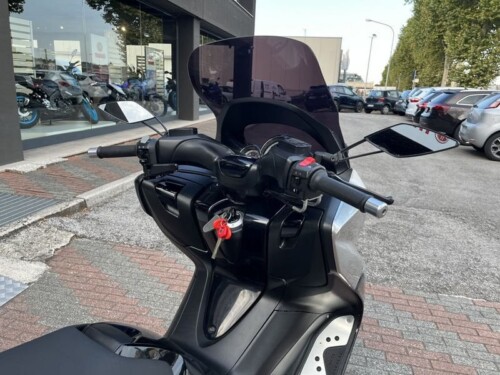 Yamaha T Max - immagine 8