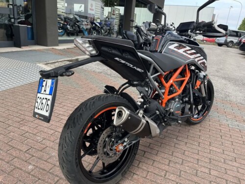 KTM 125 Duke - immagine 6