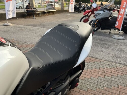 Triumph Speed Triple 1050 - immagine 21