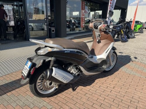 Piaggio Beverly 300 - immagine 8