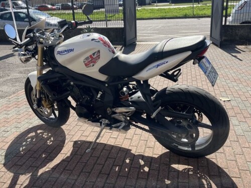 Triumph Street Triple - immagine 20