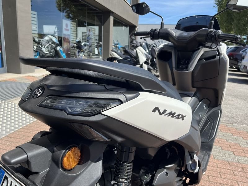 Yamaha Nmax 125 Scooter 125 patente B KM0 - immagine 4