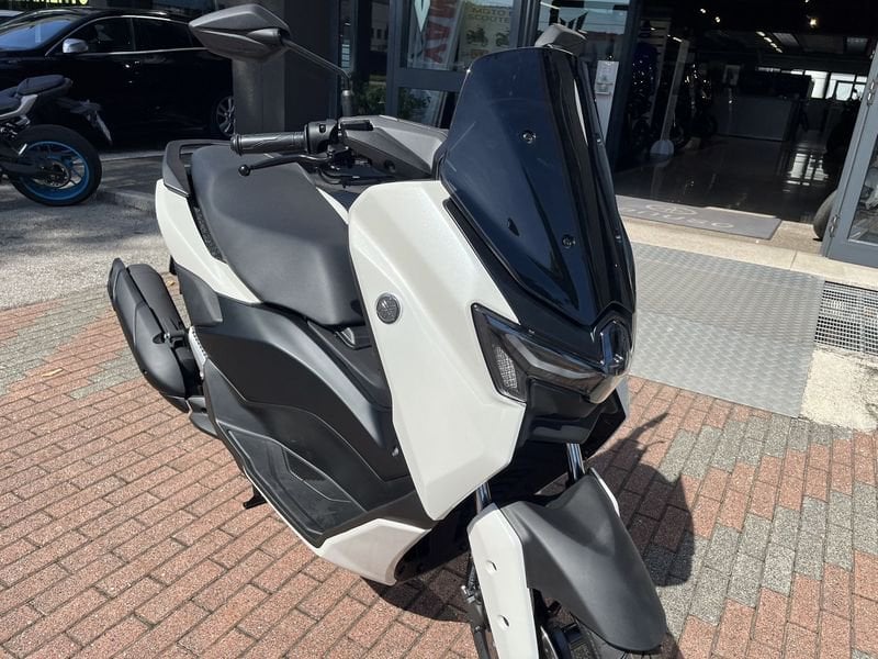 Yamaha Nmax 125 Scooter 125 patente B KM0 - immagine 3