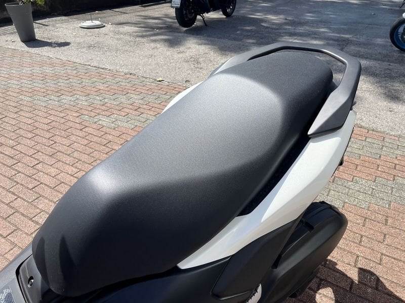 Yamaha Nmax 125 Scooter 125 patente B KM0 - immagine 12